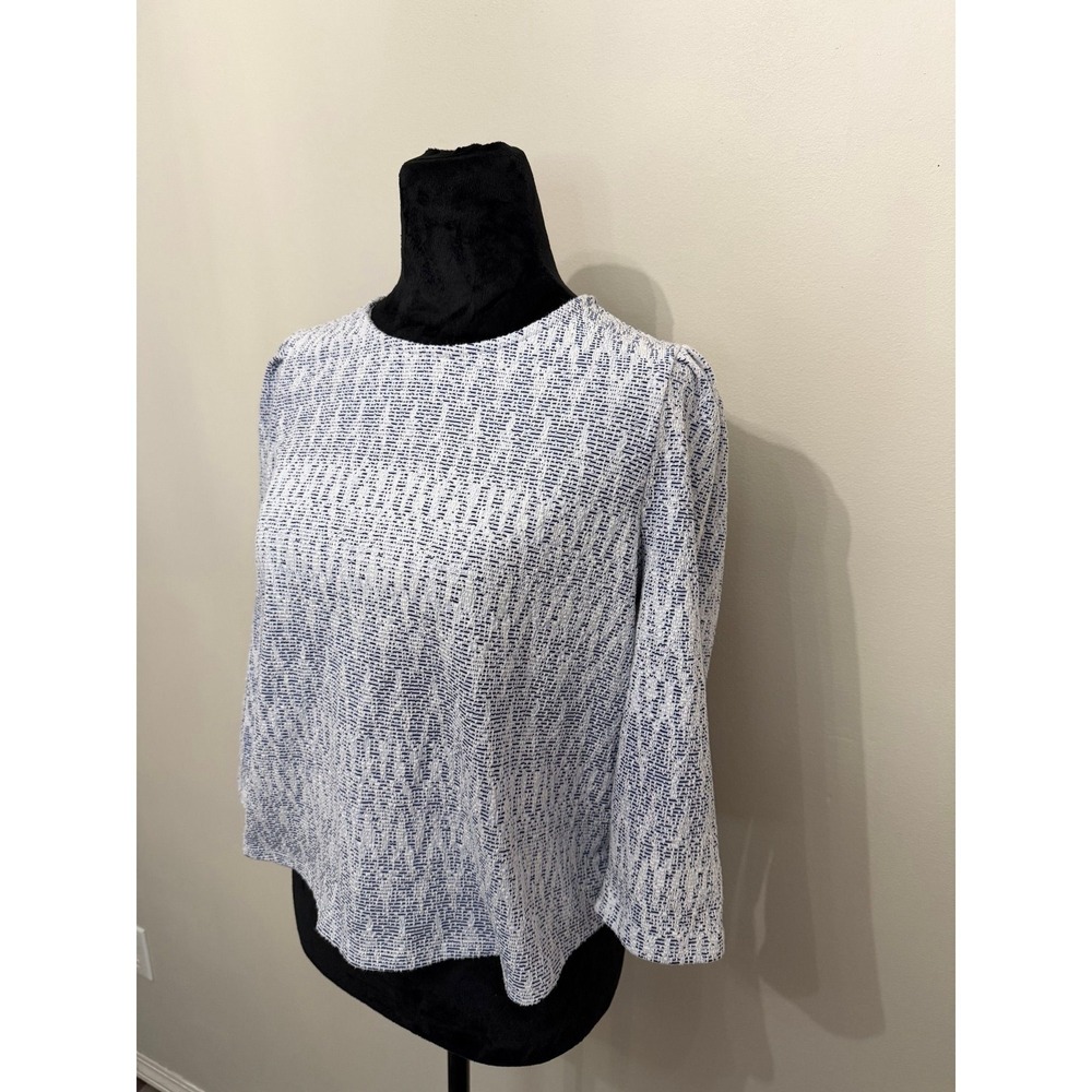 Blue white patterned top 3/4 sleeve button back - Medium - Picture 3 of 6